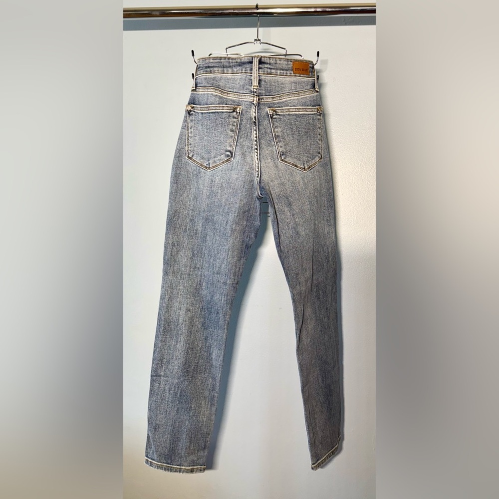 EUC Judy Blue Light Wash Straight Leg Jeans - Picture 2 of 5